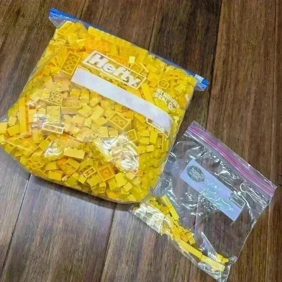 Lego Bag of miscellaneous yellow pieces - Picture 2 of 3